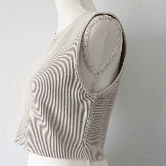Aritzia Babaton Sculpt Knit Sleeveless Crewneck Ribbed Cropped Tank Large - Picture 3 of 7
